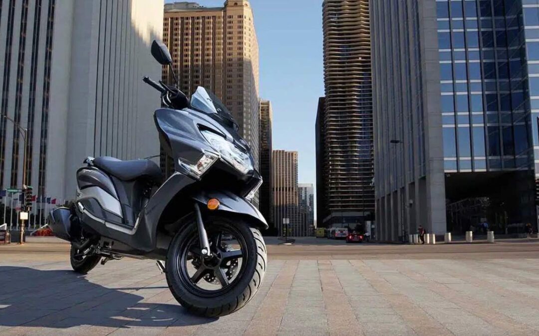 Suzuki Burgman 125 : quelle est sa vitesse maximale et combien de kilomètres peut-il rouler ?